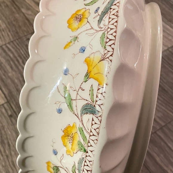 Large Vernon Kilns MCM Hibiscus Round Serving Platter 15” And Soup Tureen 14.5” - Picture 10 of 14